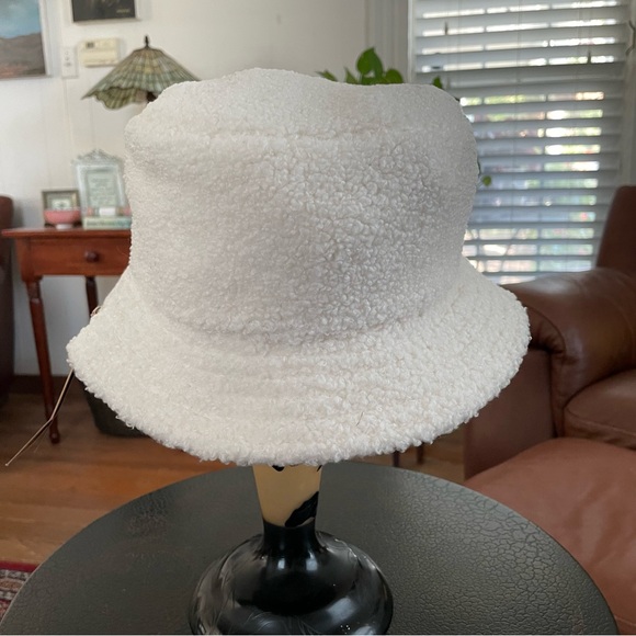Steve Madden Sherpa Bucket Hat Satin Lined NWT - Picture 3 of 10